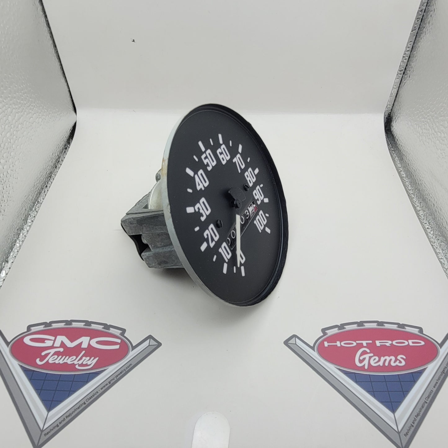 GMC 1000 original 100 mph Speedometer