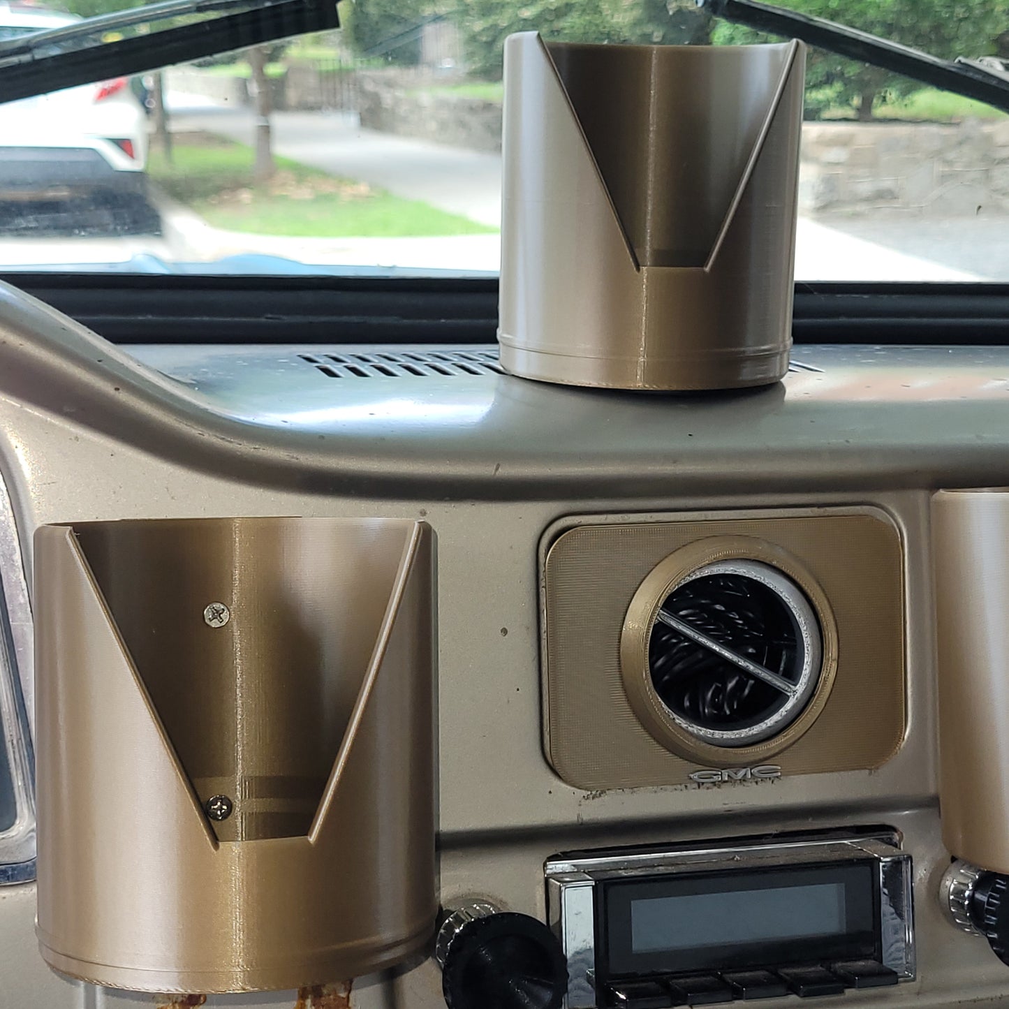 Grabby 2.0 - Magnetic Cup Holder & Console