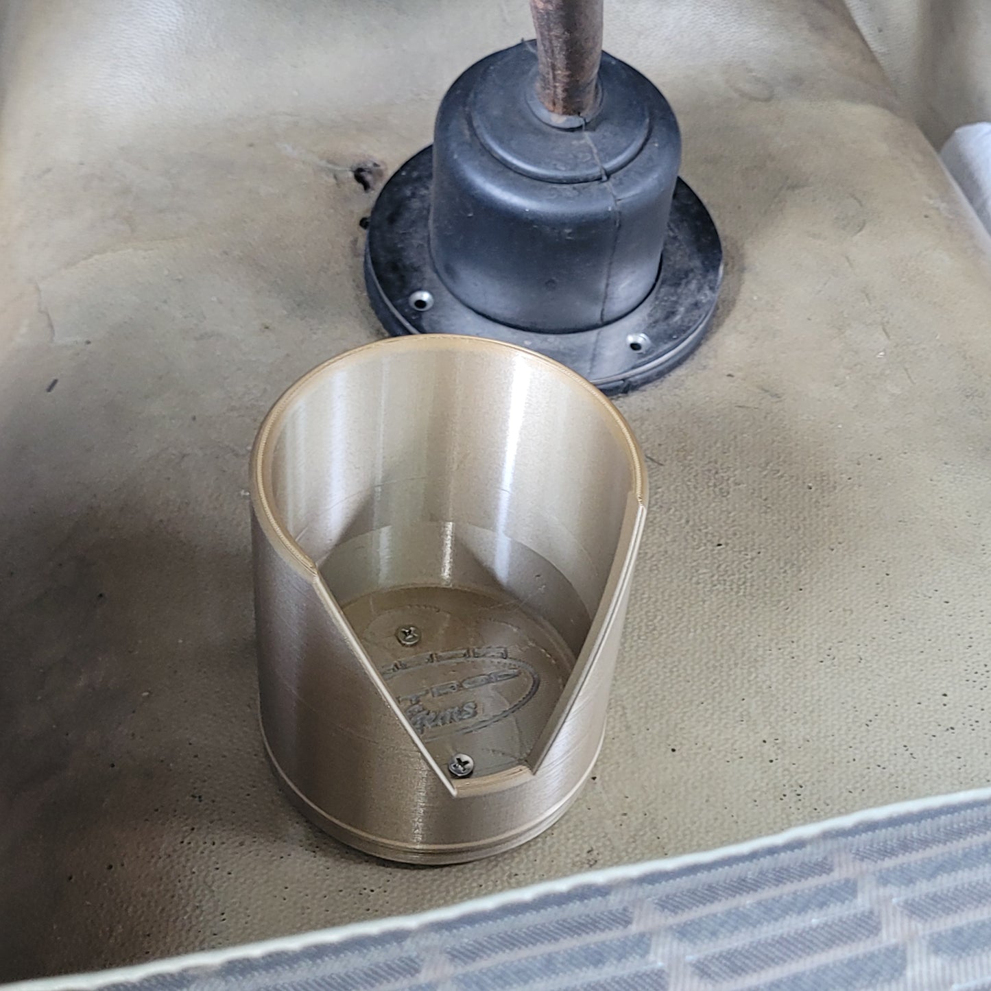 Grabby 2.0 - Magnetic Cup Holder & Console