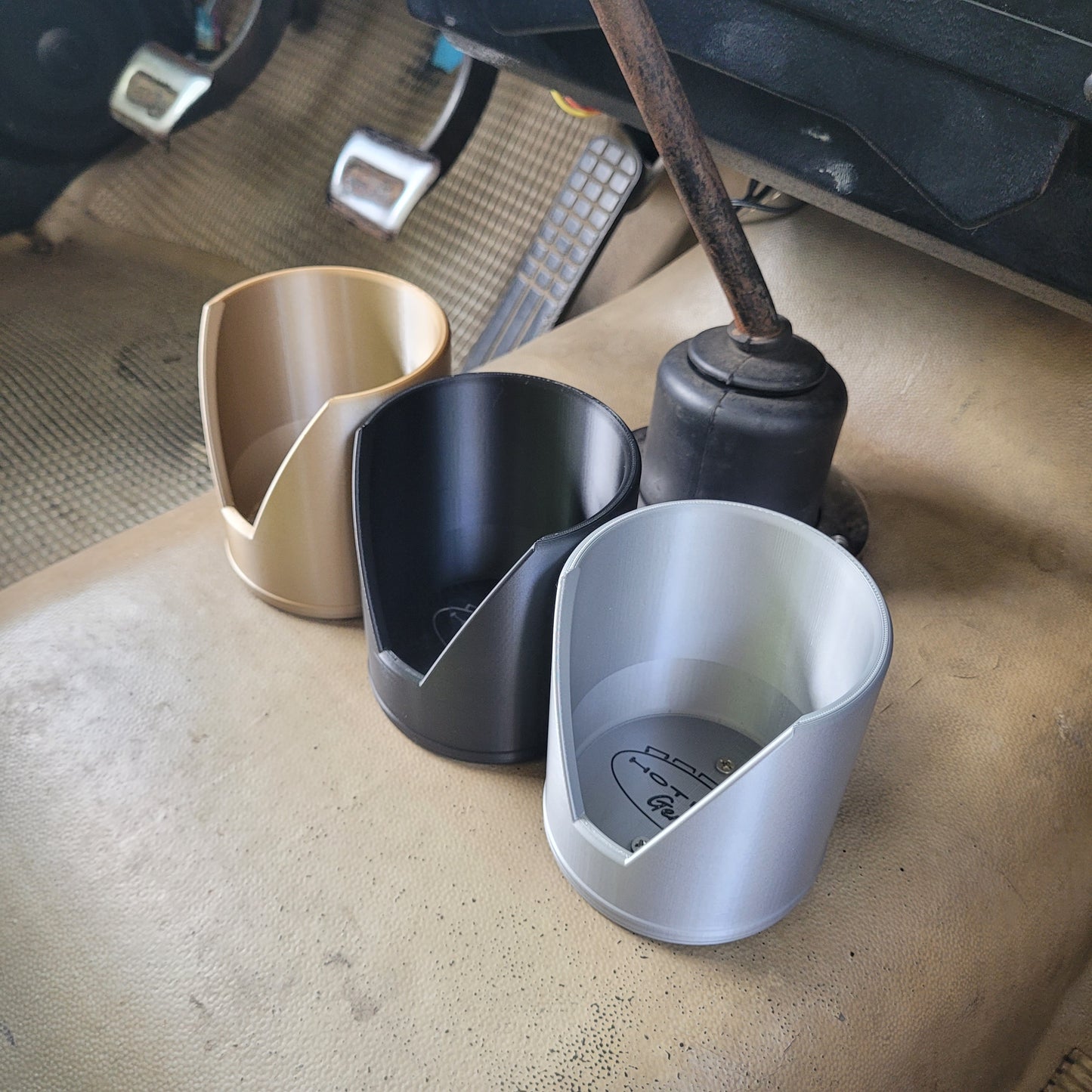 Grabby 2.0 - Magnetic Cup Holder & Console