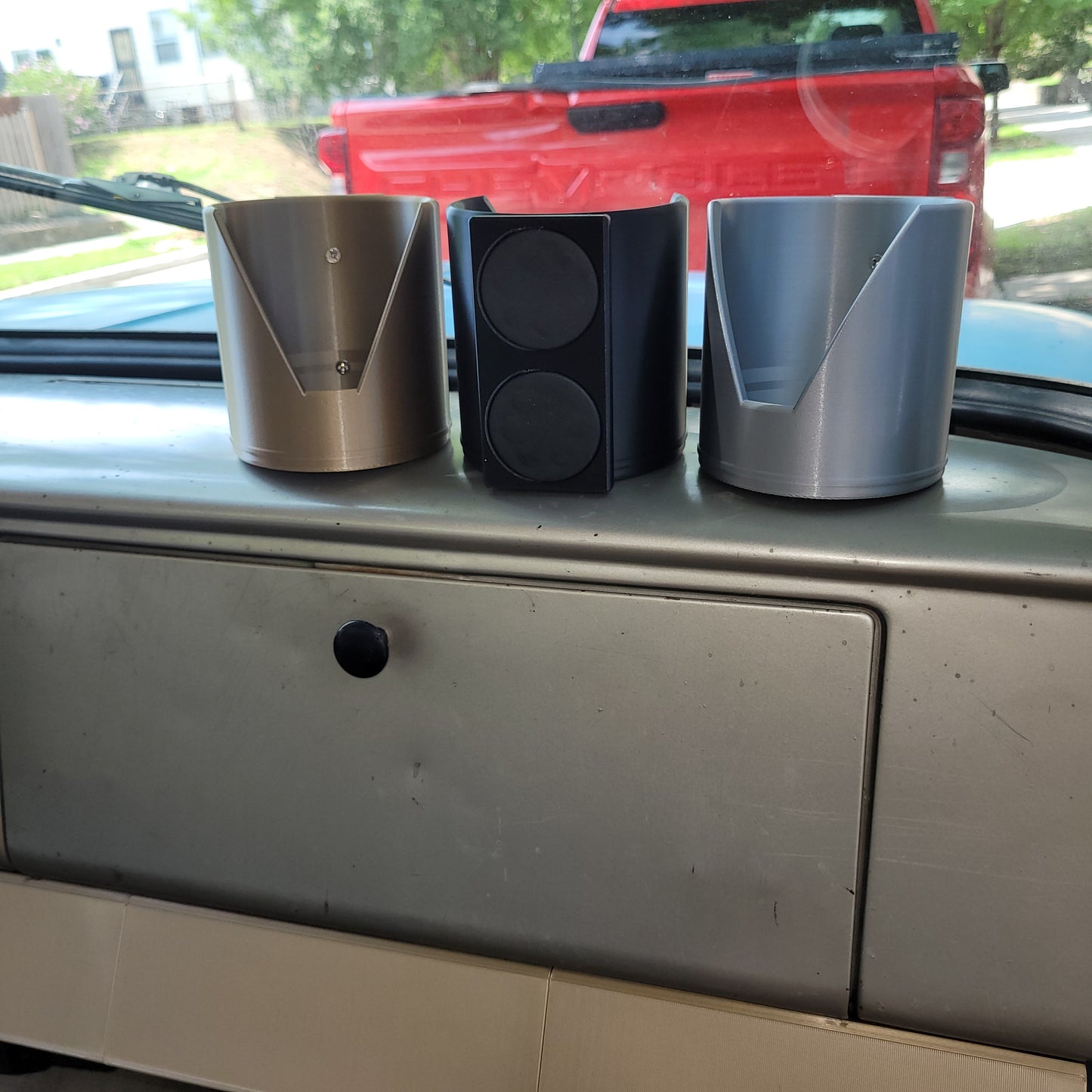 Grabby 2.0 - Magnetic Cup Holder & Console