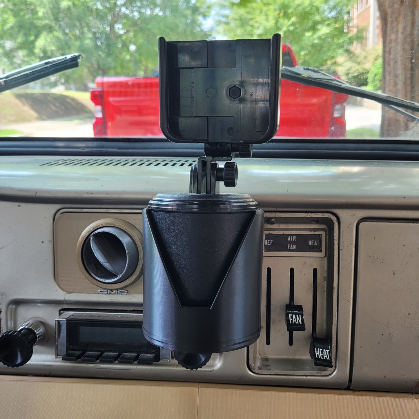 Grabby 2.0 - Magnetic Cup Holder & Console